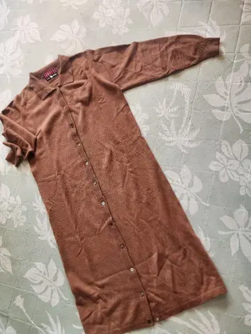 새상품급 브라운 니트 원피스 캐시미어 100% 긴팔 알파 큐빅