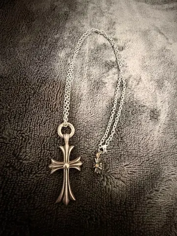 실버 크로스형 목걸이