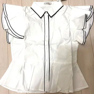 titty&Co. 프릴 소매 화이트 셔츠 F