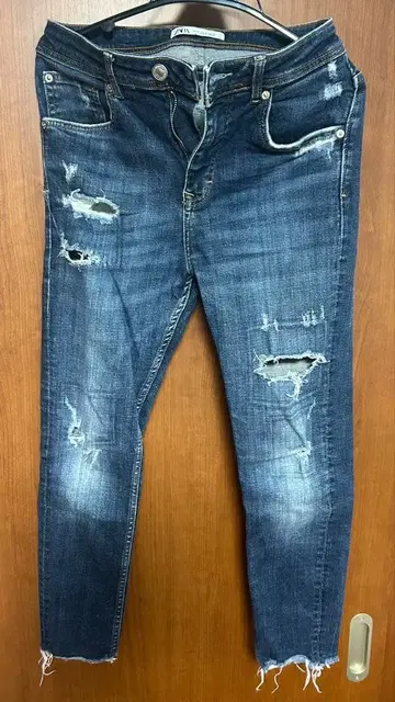 ZARA 데미지 가공 스키니 데님