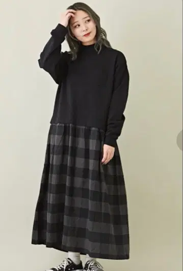 맨투맨 x 체크 절개 스탠드 카라 원피스