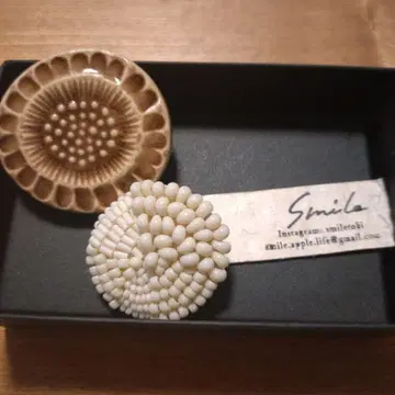 Smile 비즈 브로치 앤티크 비즈 작가 BIRDS' WORDS