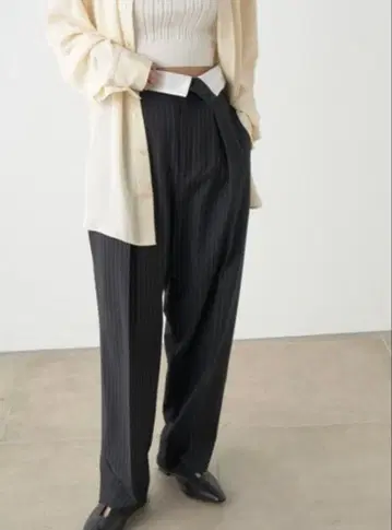 MIESROHE sustainable 허리 디자인 매니시 팬츠