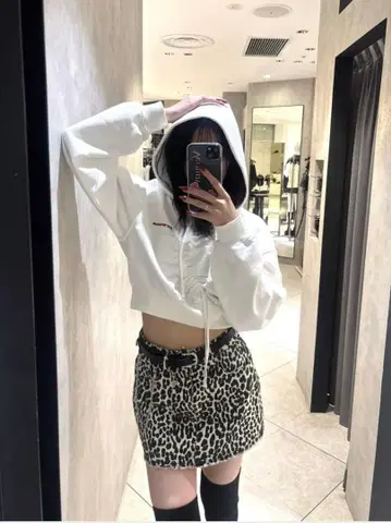 EMODA 스트링 하트 크롭 후드티