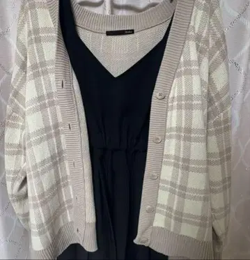 베이지 계열 체크 가디건 사이즈 F