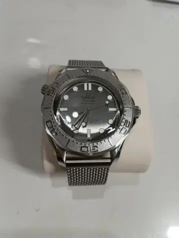새상품급 OMEGA 씨마스터 다이버 300M 2025년 11월 구매
