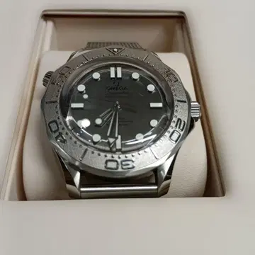 새상품급 OMEGA 씨마스터 다이버 300M 2025년 11월 구매