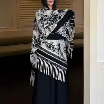 화이트 블랙 추상 무늬 머플러