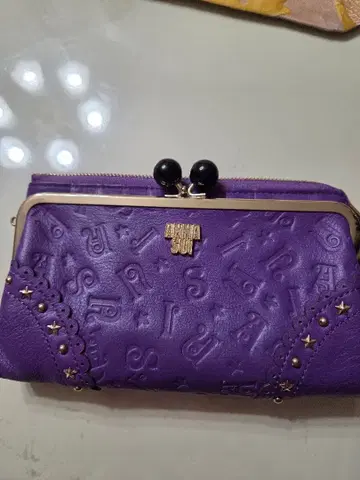 안나수이 퍼플 가죽 장지갑