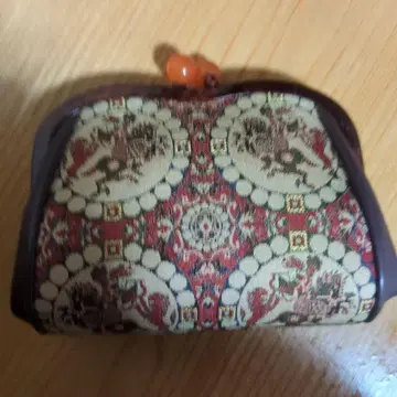 레어 사냥하는 사자 문양 동전 지갑