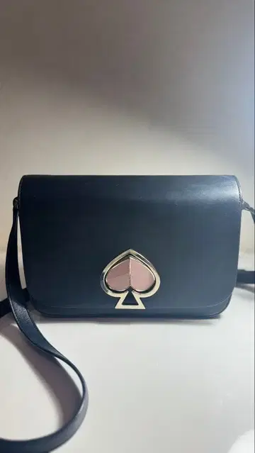 케이트 스페이드 니콜라 숄더백 트위스트 락 가죽 블랙