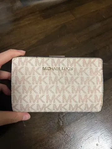 MICHEAL KORS 삼단 접이식 지갑