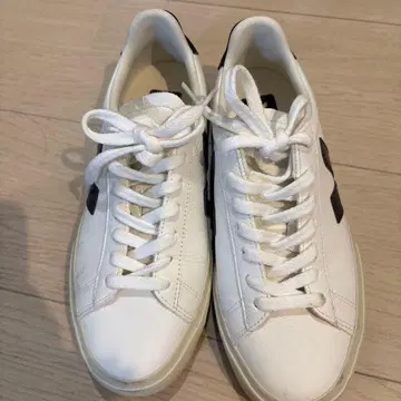 [ 새상품급 ] VEJA 스니커즈 화이트 24cm