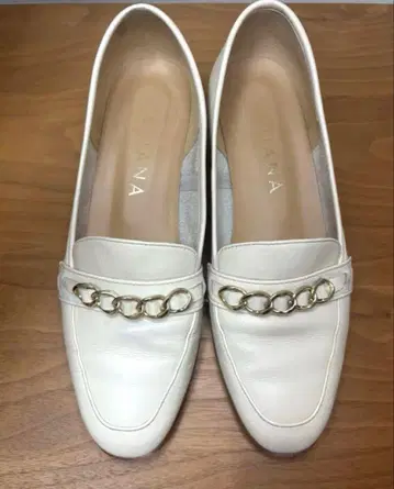 다이애나 베이지 아이보리 천연 가죽 스무스 체인 로퍼 23cm