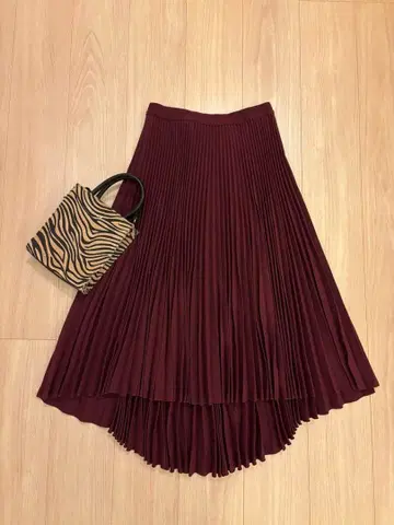 새상품급 Theory 버건디 플리츠 스커트