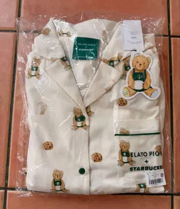 스타벅스 x 젤라또피케 베어 패턴 티셔츠 셔츠 아이보리