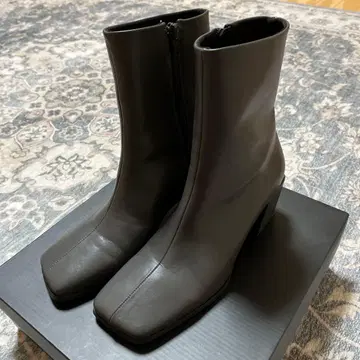 그레이 숏부츠 중간 힐 스퀘어토