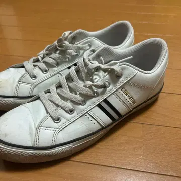 CONVERSE 화이트 스트라이프 스니커즈