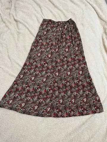 새상품급 꽃무늬 플레어 롱 스커트
