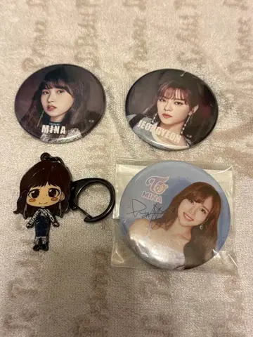 TWICE 키링 캔뱃지 세트