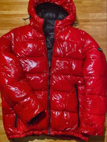 Calvin Klein 빨간색 후드 부착 다운 자켓 충전솜