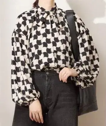 [ 새상품 ] 24AW 저널 스탠다드 레사쥬 지오메 보타이 블라우스