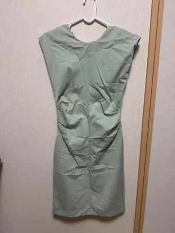 Zara 민트 그린 슬리브리스 원피스