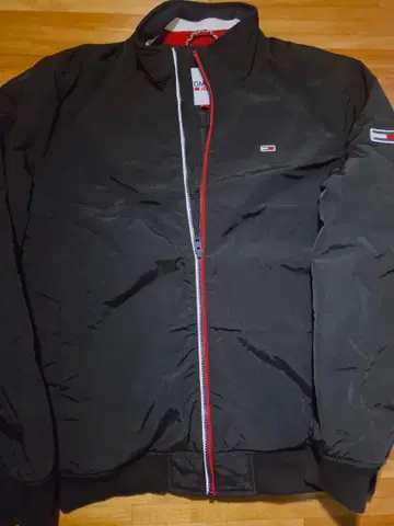 TOMMY JEANS 블랙 다운 자켓 충전솜