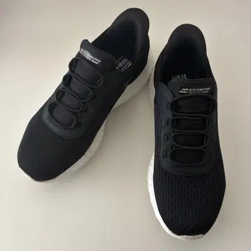 스케쳐스 슬립인즈 경량 스니커즈 핸즈프리 블랙