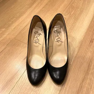 블랙 스틸레토 하이힐