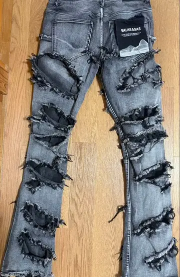 VALABASAS 데미지 가공 부츠컷 데님 32inch