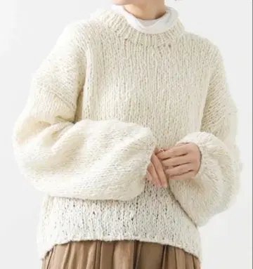 그레디 브릴리언트 울 혼방 슬라브 크루넥 퍼프 슬리브 니트