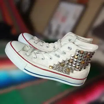 스터드 장식 아이보리 컨버스 커스텀