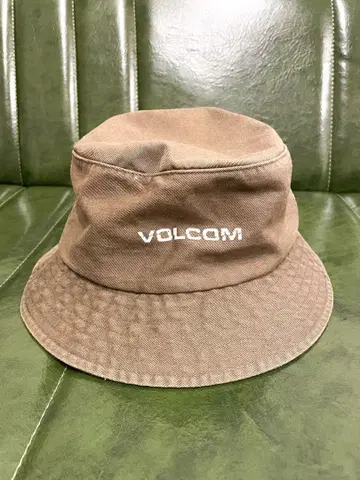 볼컴 버킷햇 카키