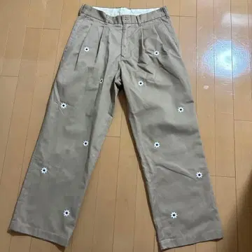 NICK GEAR 베이지 치노 팬츠