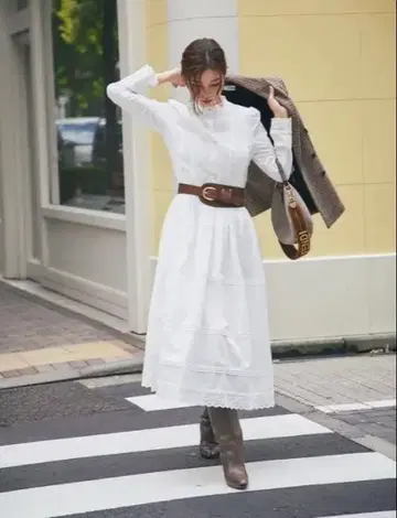 세븐텐 미사용 새상품 핀턱 화이트 레이스 원피스