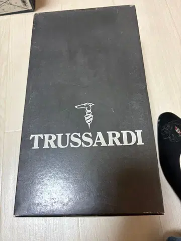 미사용 TRUSSARDI 블랙 스웨이드 펌프스