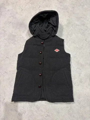 BEAMS 후드 부착 다운 베스트 34