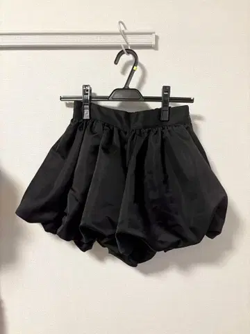 [트리트 유어셀프] satin balloon short pants