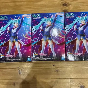 GUNDAM x 하츠네 미쿠 피규어 45주년 기념