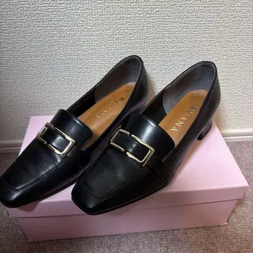 블랙 가죽 펌프스 버클 포함