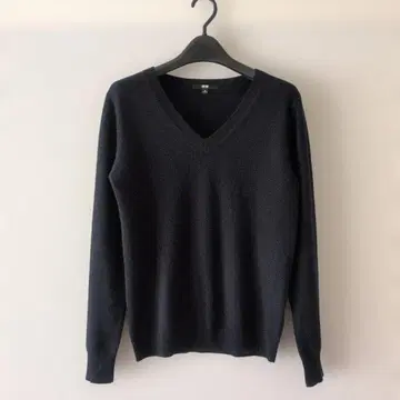 유니클로 캐시미어 100% 네이비 V넥 M 사이즈 스웨터 니트