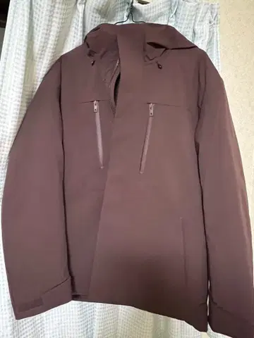 하이브리드 다운 후드티 와인 유니클로