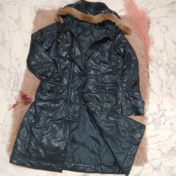 퍼가 달린 다크 블루 롱 자켓