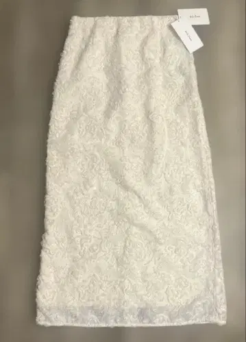 [ 택 포함 새상품 ] 미라 오웬 플라워 패브릭 스커트 아이보리