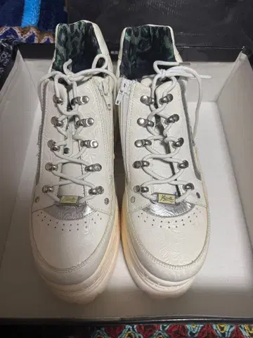 요스케 통굽 스니커즈 화이트 실버 아라베스크