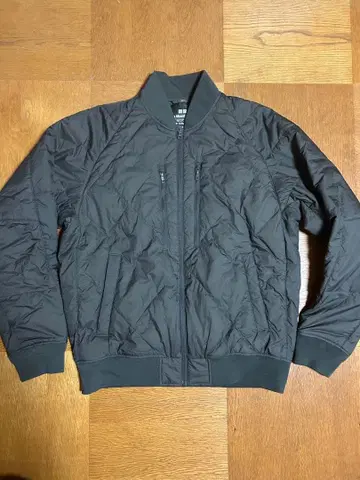 유니클로 화이트 마운티니어링 리사이클 하이브리드 다운 그린 M