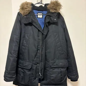 퍼 달린 블랙 밀리터리 자켓