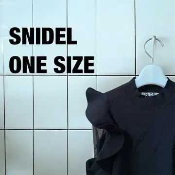 SNIDEL 프릴 블랙 상의 ONE SIZE
