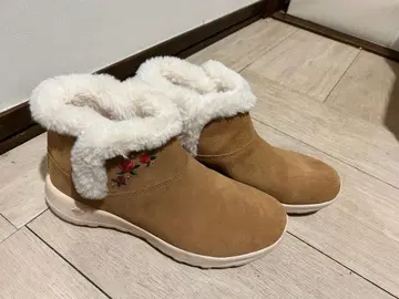 SKECHERS 베이지 어그 부츠